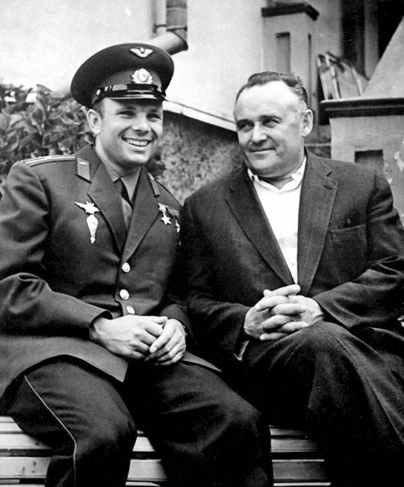Ю. А. Гагарин и С. П. Королёв на отдыхе в Евпатории, 1966 г.